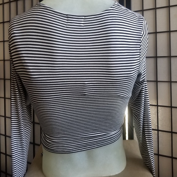 long sleeve crop top - Picture 4 of 8